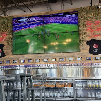 Naples Flatbread Kitchen & Bar - Pizza Near Me - Estero, Florida