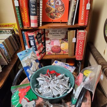 Calico and Company - Over 60 dealers offer vintage, handmade, collectables and so much more. - Antiques Near Me - Waterloo, Iowa Calico and Company - Over 60 dealers offer vintage, handmade, collectables and so much more. - Antiques Near Me - Waterloo, Iowa