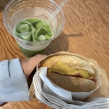 The Great North - Vegan breakfast sandwich matcha - Cafes Near Me - Vancouver, Washington