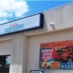 7-Eleven - The storefront. Ooooo!!!