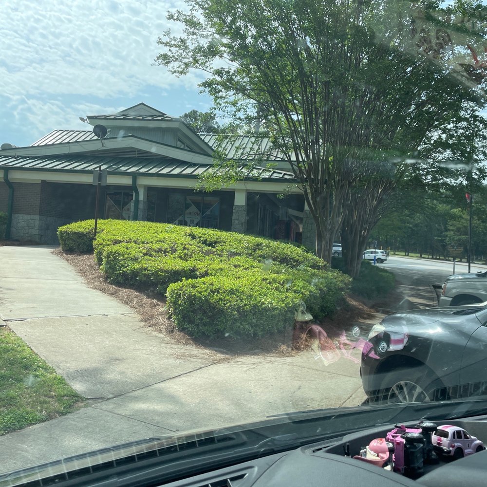 Visitors Center... was closed. Nice rest area. Great dog walk area!
