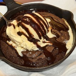 Ellis County BBQ - Skillet brownie with ice cream