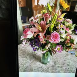 Linda Wolke Floral Shop - Flower arrangement by Linda, amazing!