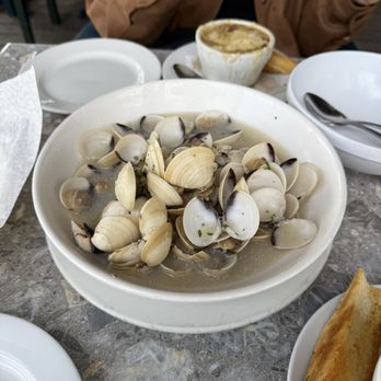 Tony P's Dockside Grill - Steamed Clams - Sports Bars Near Me - Marina Del Rey, California