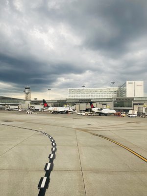 Montréal-Pierre Elliott Trudeau International Airport by null