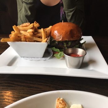 26 Beach Restaurant - Tomatillo Burger - New American Near Me - Venice, California