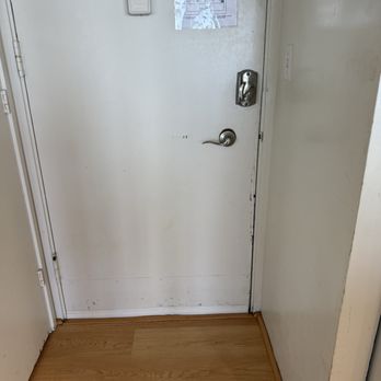 Ilikai Marina Condos - Dated and scratched walls, doors, smelly and stained furniture - Vacation Rentals Near Me - Honolulu, Hawaii Ilikai Marina Condos - Dated and scratched walls, doors, smelly and stained furniture - Vacation Rentals Near Me - Honolulu, Hawaii