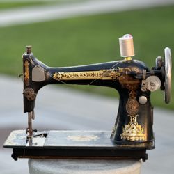Antique Station - My beautiful Singer sewing machine