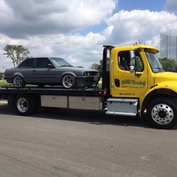 Milli Towing - Old school BMW with lots of power! Also very low vehicle no problem for MILLI TOWING!