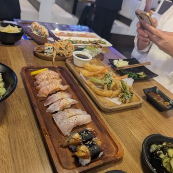 Aikan Sushi & Ramen - Sushi Bars Near Me - Burbank, California