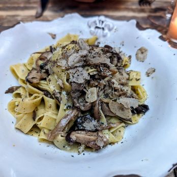 Palma - fettuccine ai fungi - Italian Near Me - New York, New York Palma - fettuccine ai fungi - Italian Near Me - New York, New York