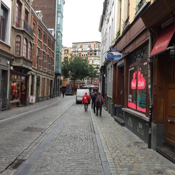 Wash Club - Rue Marché au Charbon, nice little street just nearby the Mannekenpis statue and the Grand Place - Laundry Services Near Me - Brussels, BRU