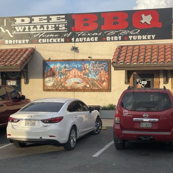 Dee Willie’s BBQ  - Barbeque Near Me - San Antonio, Texas