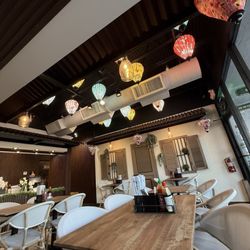 Walkin Chickin - Interior