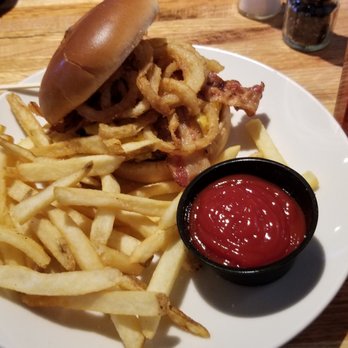 Applebee's Grill + Bar - Classic Cheeseburger - Sports Bars Near Me - Aberdeen, Maryland Applebee's Grill + Bar - Classic Cheeseburger - Sports Bars Near Me - Aberdeen, Maryland