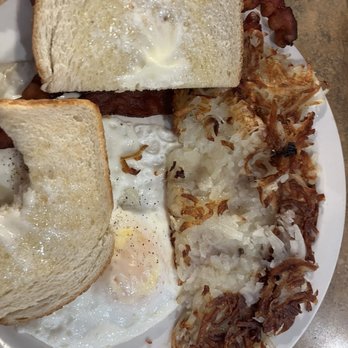 Mukilteo's Speedway Cafe - If you look closely, you can see the raw potatoes with liquid oozing out, and the toast drenched in what tasted like fake butter. - American Near Me - Mukilteo, Washington