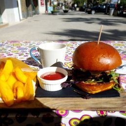 The beach house cheeseburger ordered by the hubs
