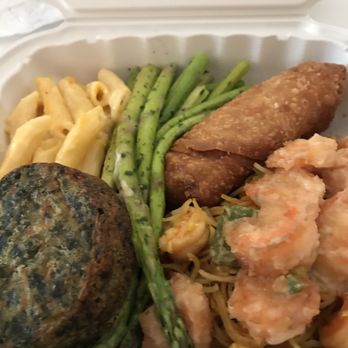 Wegmans - Kale and quinoa cake, Mac and cheese, asparagus, vegetable spring roll, Singapore noodles, creamy shrimp - Grocery Near Me - Westwood, Massachusetts