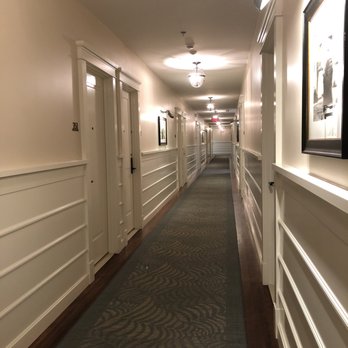 Hotel Atwater - Interior hallway. - Hotels Near Me - Avalon, California