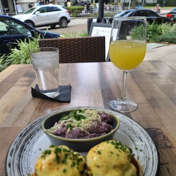 Broken Cage - Crab cake Benedict and grits for Sunday brunch al fresco - Cocktail Bars Near Me - Orlando, Florida Broken Cage - Crab cake Benedict and grits for Sunday brunch al fresco - Cocktail Bars Near Me - Orlando, Florida