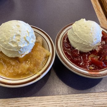 Underwood's Cafeteria - Peach and cherry cobbler - Barbeque Near Me - Brownwood, Texas