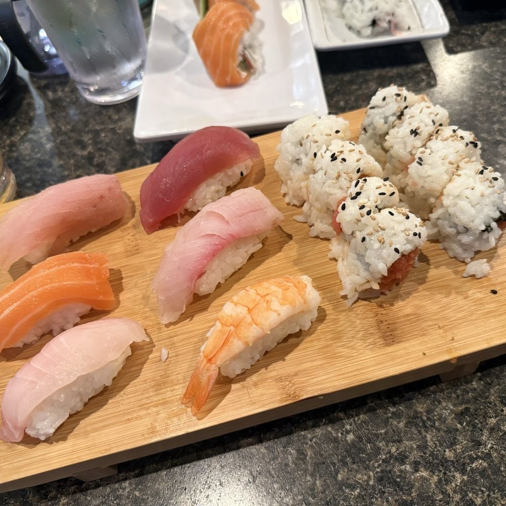 Pearl Sushi Lovers - Starter sushi set. 6 piece chefs choice with either a California Roll or Spicy Tuna Roll. I chose the spicy tuna roll. - Japanese Near Me - Gilroy, California Pearl Sushi Lovers - Starter sushi set. 6 piece chefs choice with either a California Roll or Spicy Tuna Roll. I chose the spicy tuna roll. - Japanese Near Me - Gilroy, California