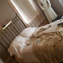 Mansion on the Hill - Another bed in the ladies room