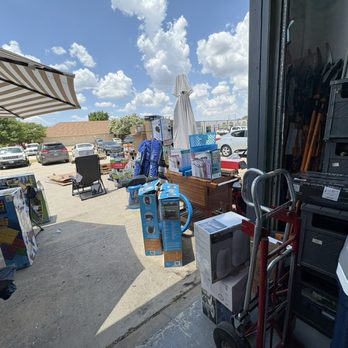 Bargain Hunter - Parking and entrance - Discount Store Near Me - Arlington, Texas Bargain Hunter - Parking and entrance - Discount Store Near Me - Arlington, Texas