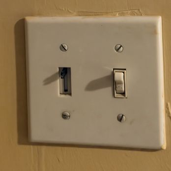 Quality Inn Old Saybrook - Westbrook - Missing light switch and sticky wall plate - Hotels Near Me - Old Saybrook, Connecticut Quality Inn Old Saybrook - Westbrook - Missing light switch and sticky wall plate - Hotels Near Me - Old Saybrook, Connecticut
