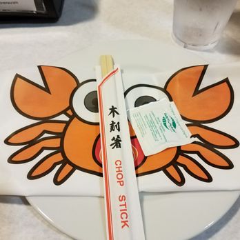 Karai Crab - Cute place setting before the grindage - Seafood Near Me - Honolulu, Hawaii