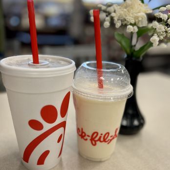 Chick-fil-A - Coke and Frosted Lemonade - Fast Food Near Me - Chicago Ridge, Illinois Chick-fil-A - Coke and Frosted Lemonade - Fast Food Near Me - Chicago Ridge, Illinois