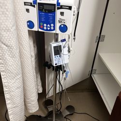 Vibra Hospital of Sacramento - Equipment used in the patient room. Most rooms have three patient beds separated by a curtain so don't expect too much privacy.