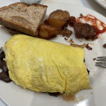 Briarpatch Restaurant - Cremini mushroom omelette. - American Near Me - Winter Park, Florida