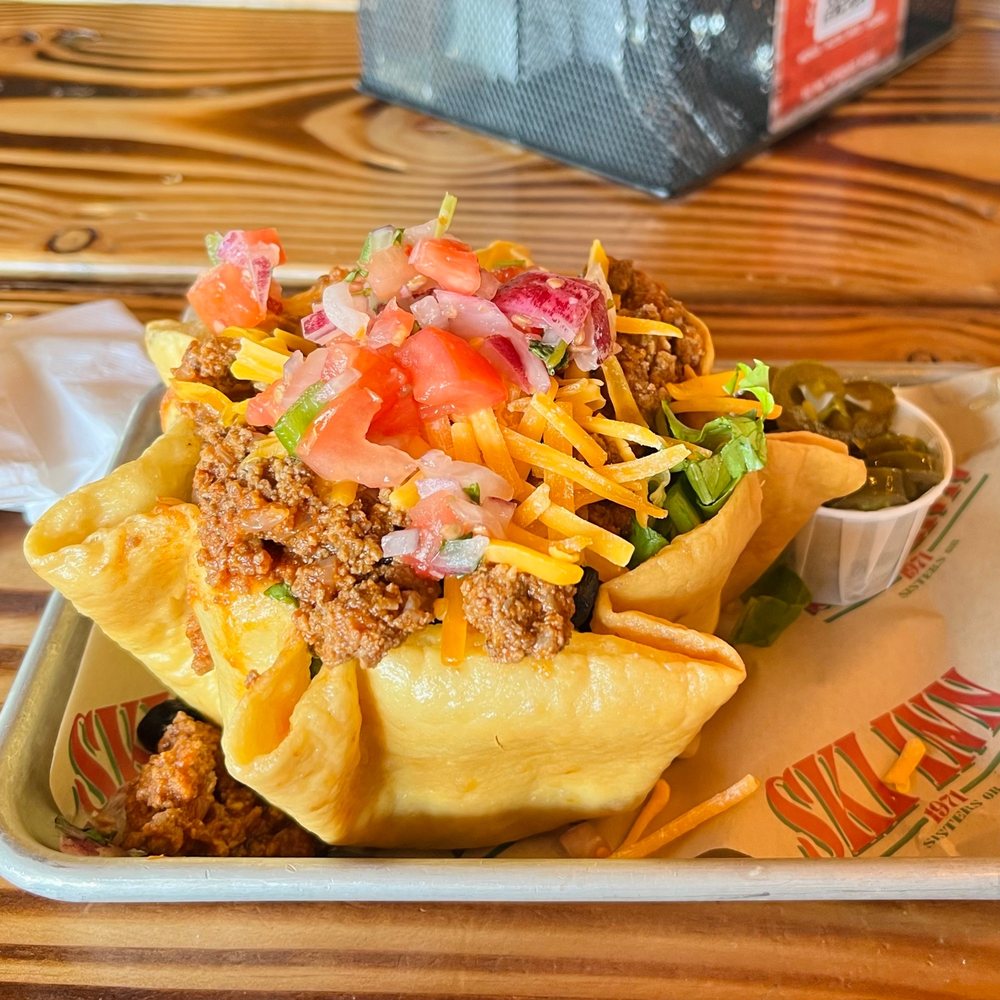 Ski Inn Taphouse Hotel