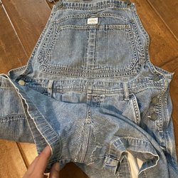 Fashion Award Cleaners - Denim matched perfectly (hard because it is vintage) and you cant even notice the repair at all when they are on !
