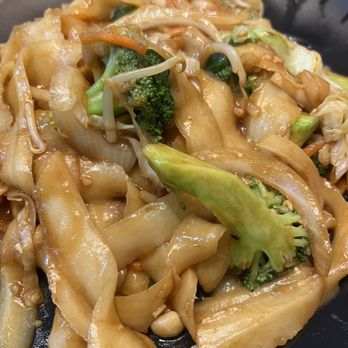 Kungfu Noodle - Knife cut veggie chow mein - Noodles Near Me - Henderson, Nevada Kungfu Noodle - Knife cut veggie chow mein - Noodles Near Me - Henderson, Nevada