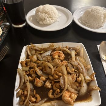 Jasmine Thai Cuisine - E2 Spicy Cashews with shrimp. I didn't want the other many ingredients. They make it perfect every time! - Thai Near Me - Twin Falls, Idaho