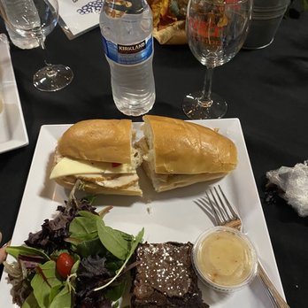Grapeline Wine Tours - Food at cougar winery - Wine Tours Near Me - Temecula, California Grapeline Wine Tours - Food at cougar winery - Wine Tours Near Me - Temecula, California