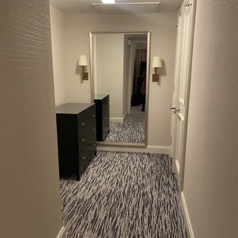 Four Seasons Hotel Chicago - Hall to bathroom - Hotels Near Me - Chicago, Illinois