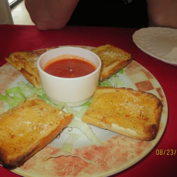 Di Lisio's - Garlic Bread appetizer with the best Marinara Sauce I've ever tasted. - Italian Near Me - Winston-Salem, North Carolina Di Lisio's - Garlic Bread appetizer with the best Marinara Sauce I've ever tasted. - Italian Near Me - Winston-Salem, North Carolina