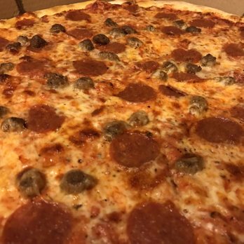 Hammer's NY Pizza - Close-up of the sausage and pepperoni pie. - Pizza Near Me - Encinitas, California