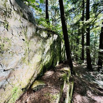 Red Rocks Park - 9/26 Red Rock wall - Parks Near Me - South Burlington, Vermont Red Rocks Park - 9/26 Red Rock wall - Parks Near Me - South Burlington, Vermont