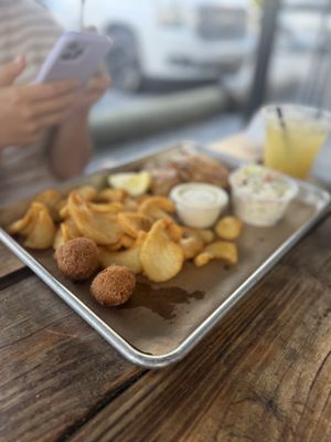 Salty Pearl Raw Bar and Steamer by null