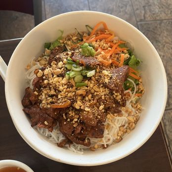 VN Pho & Deli - Salad with crispy pork - Vietnamese Near Me - Nashville, Tennessee VN Pho & Deli - Salad with crispy pork - Vietnamese Near Me - Nashville, Tennessee