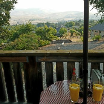 The Breadboard Restaurant - Breakfast & Brunch Near Me - Ashland, Oregon The Breadboard Restaurant - Breakfast & Brunch Near Me - Ashland, Oregon