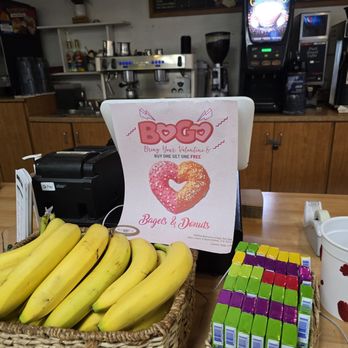 Wendis Donuts & Deli - bananas in a wicker basket - Donuts Near Me - San Juan Capistrano, California Wendis Donuts & Deli - bananas in a wicker basket - Donuts Near Me - San Juan Capistrano, California