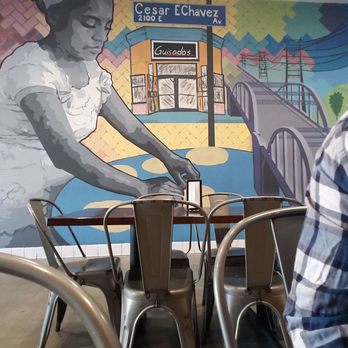 Guisados - Inside decór - Tacos Near Me - Burbank, California