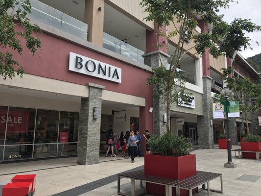 Genting Highlands Premium Outlets by null