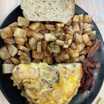 Fuzzy's The 15th Club - Build your own omelet - Bars Near Me - Jeffersonville, Indiana