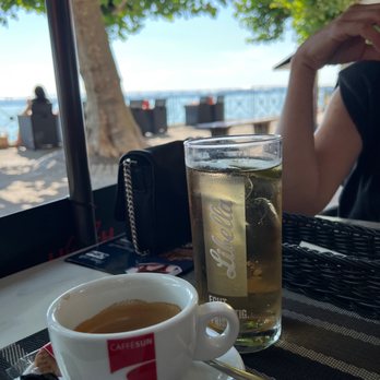 Droste - Sitting outside - Pizza Near Me - Meersburg, BW Droste - Sitting outside - Pizza Near Me - Meersburg, BW